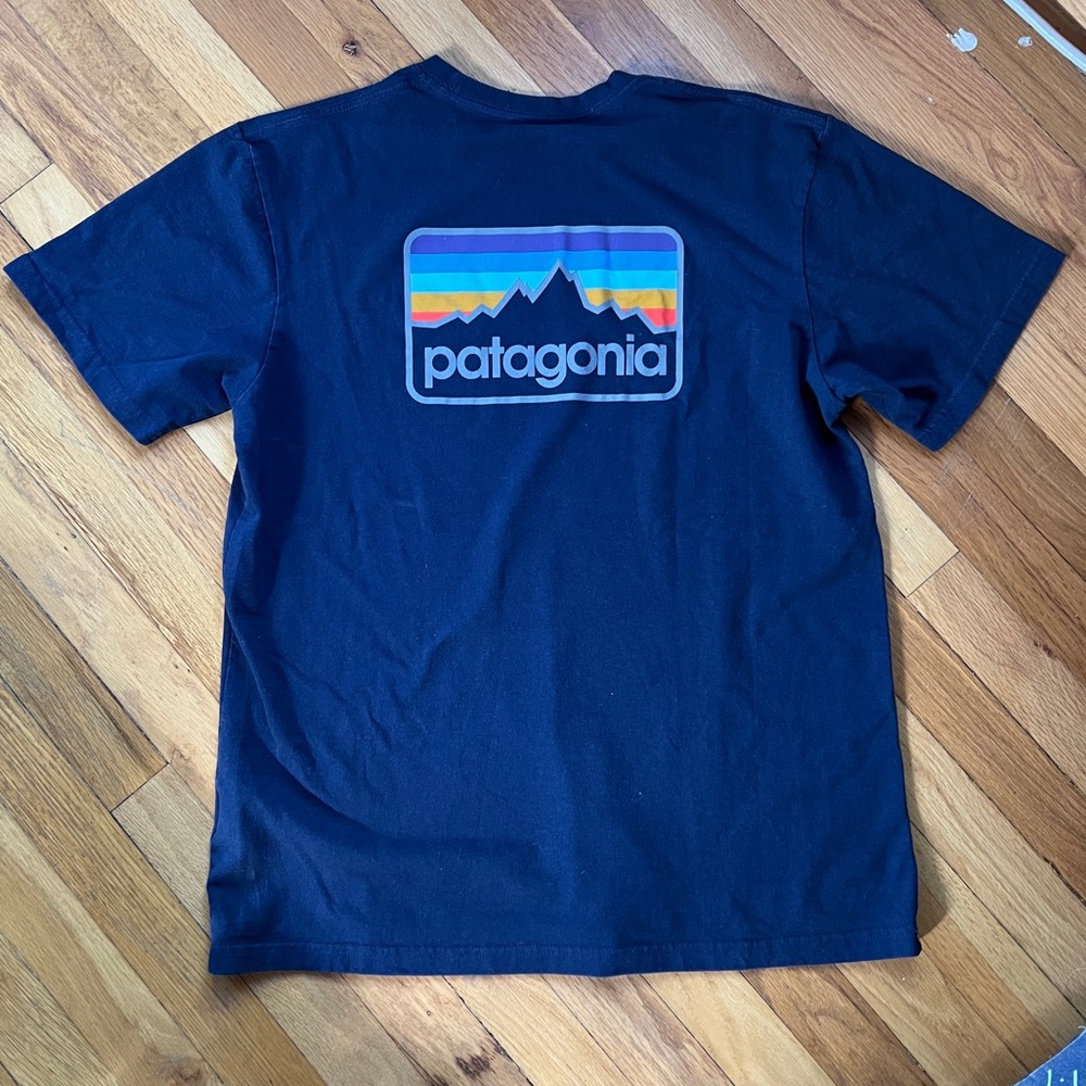 Navy Patagonia tshirt